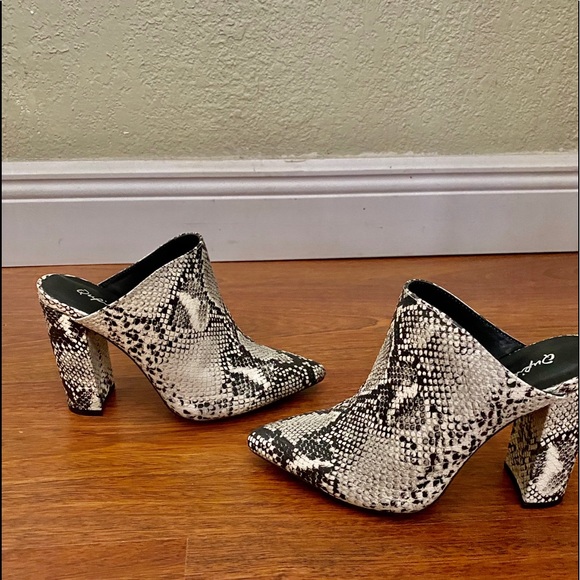 Snake print high hill Mules Never worn - Picture 2 of 4